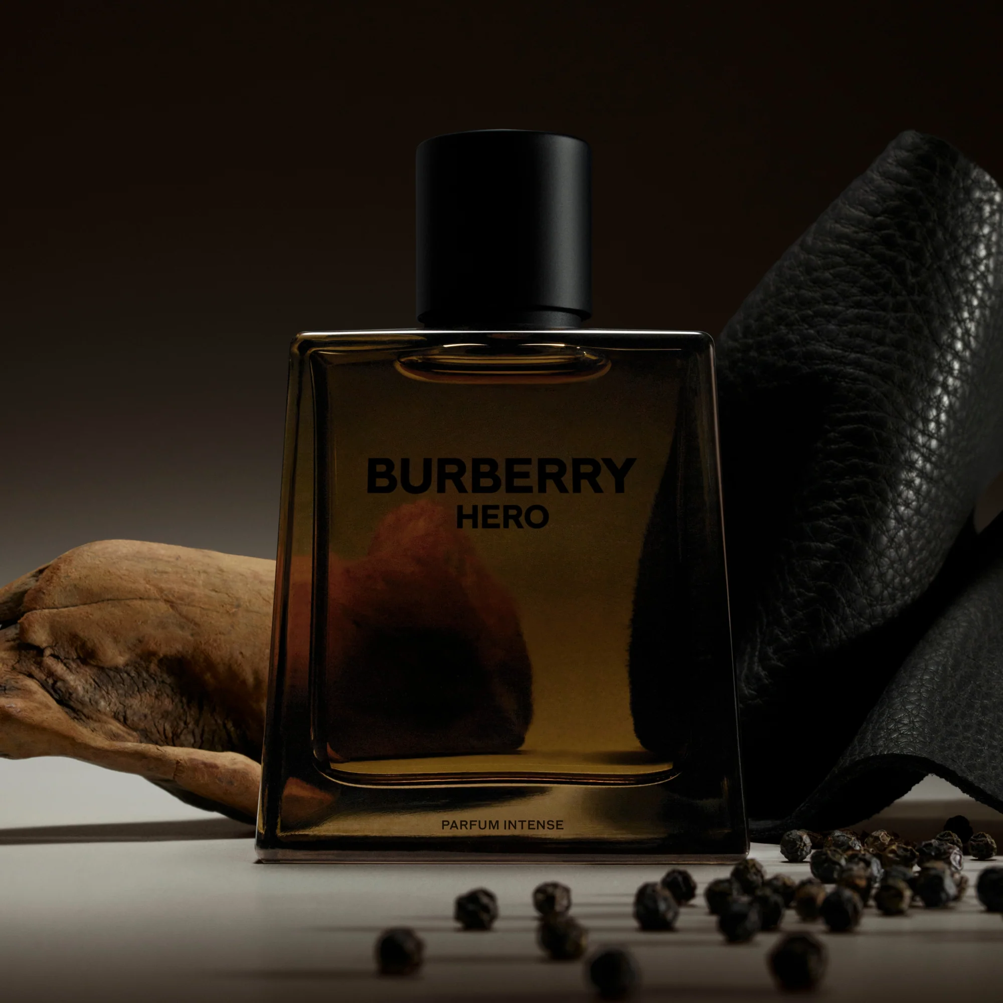 Burberry Hero Parfum Intense - Image 4