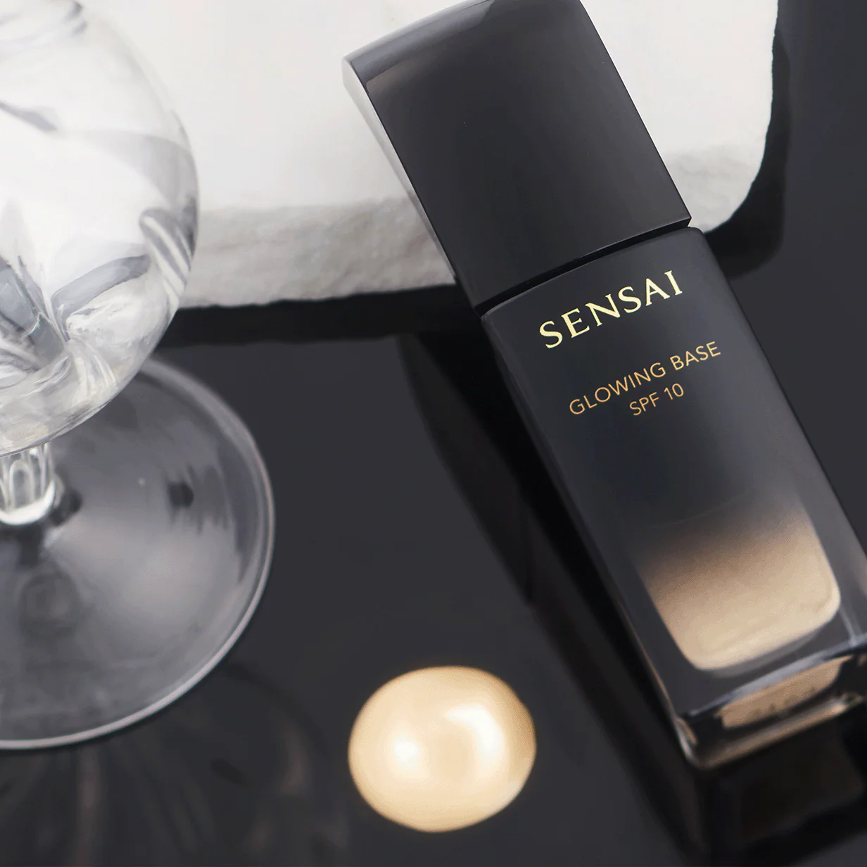 Glowing Base SPF10 - Image 2