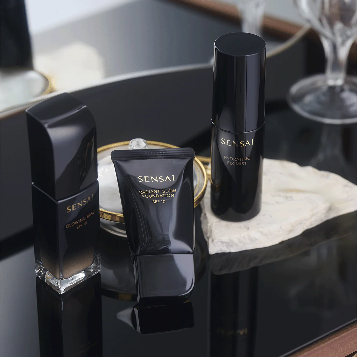 Glowing Base SPF10 - Image 3