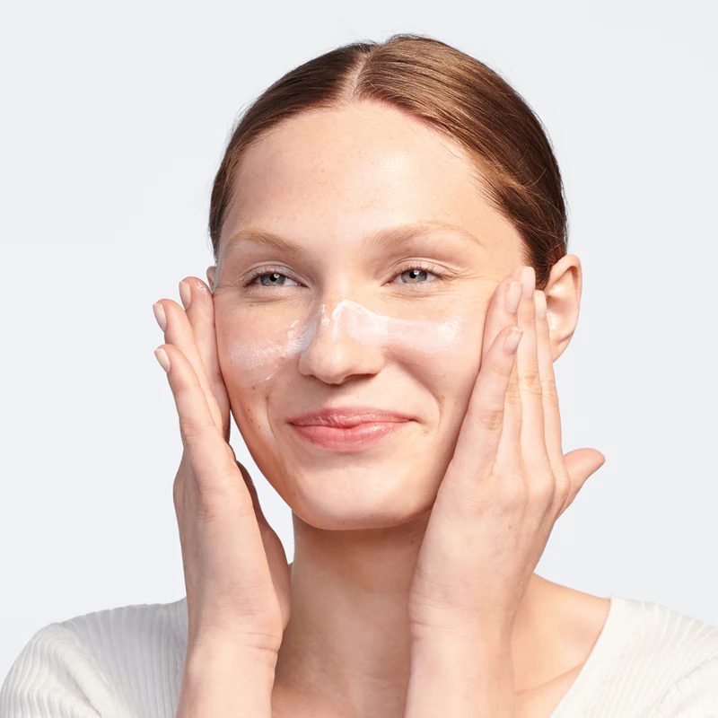 Moisture Surge SPF 25 Sheer Hydrator - Image 4