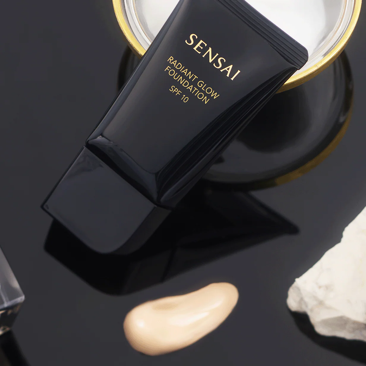 Radiant Glow Foundation SPF10 - Image 2