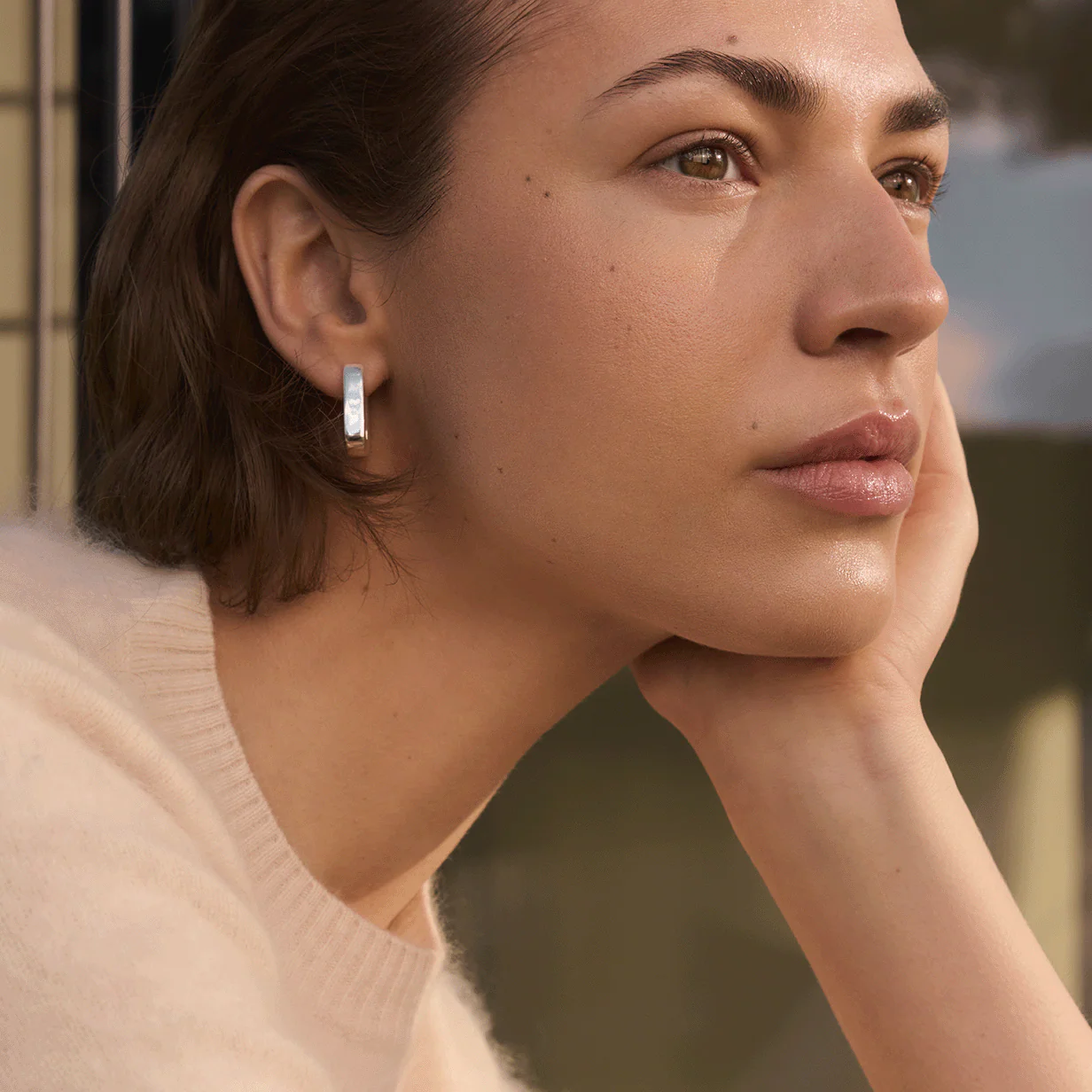 Radiant Glow Foundation SPF10 - Image 4